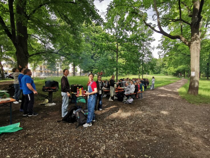 Gemeinsames Grillen im Park Gemeinsames Grillen im Park