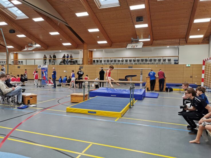 IMG_20250329_104809 Martin Voikov Martin Voikov als jüngster TGL-Turner am Barren