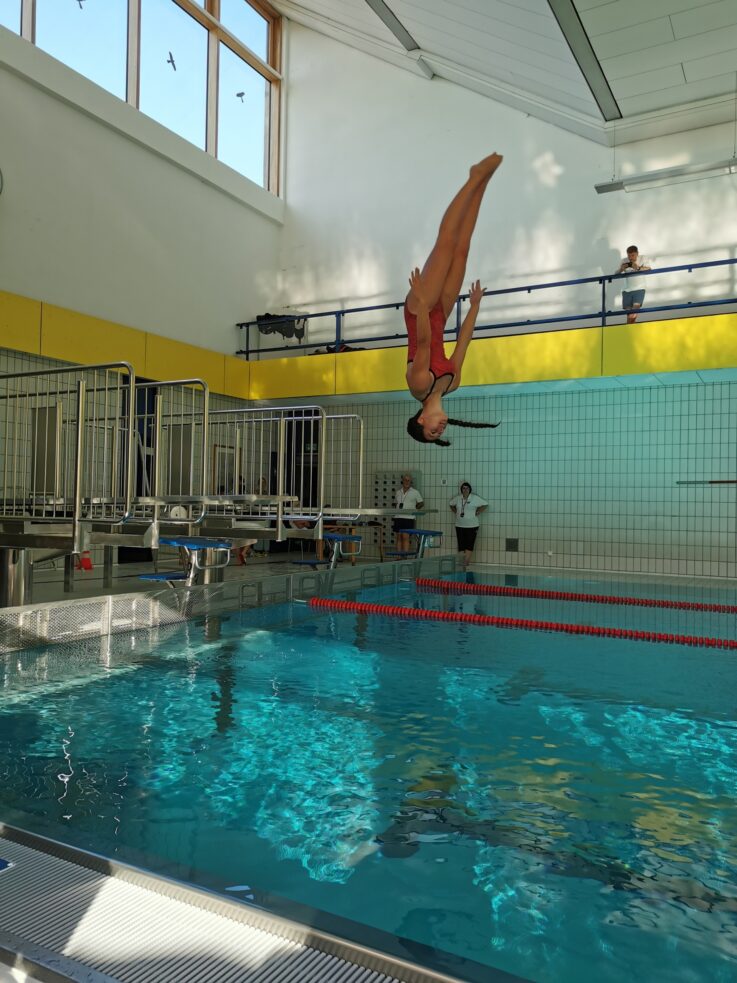 Miriam Lintner beim Wasserspringen