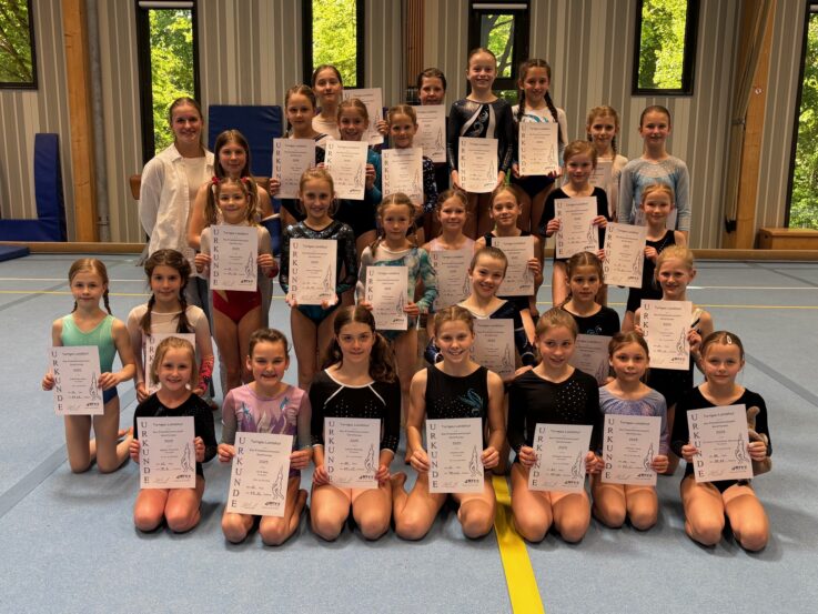 Turnerinnen der TGL im 2. Durchgang Turnerinnen der TGL im 2. Durchgang