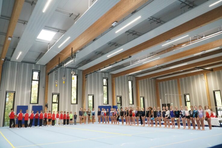 Aufstellung aller Turnerinnen und Turner Aufstellung aller Turnerinnen und Turner