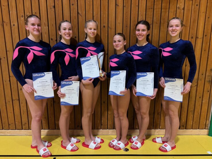 Die Turnerinnen freuten sich über Platz 3 Die Turnerinnen freuten sich über Platz 3