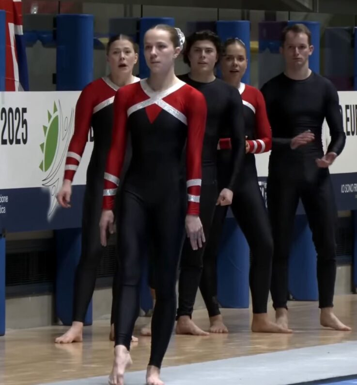 Katharina Schreiner bei den Mitteleuropäischen Meisterschaften im TeamGym 01 Katharina Schreiner bei den Mitteleuropäischen Meisterschaften im TeamGym konzentriert vor dem Anlauf zum Sprung