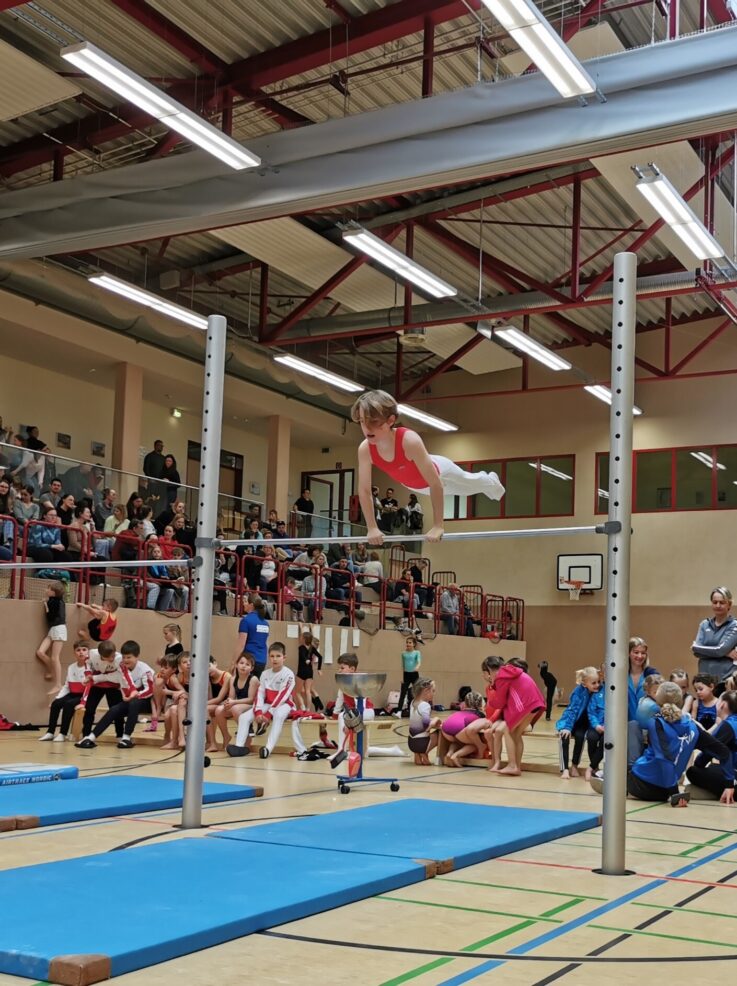 KidsCup 2025 Jakob Willer bei seiner Übung am Reck KidsCup 2025 Jakob Willer bei seiner Übung am Reck
