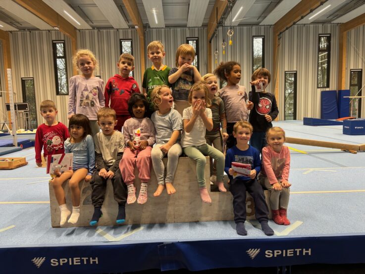 Turnstunde Donnerstag 14 Uhr Turnstunde Donnerstag 14 Uhr