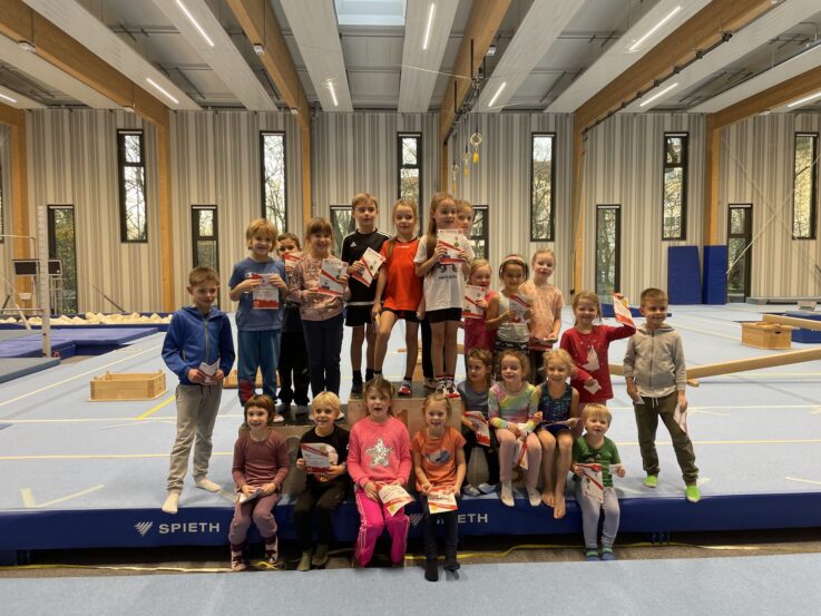 Turnstunde Montag 15 Uhr Turnstunde Montag 15 Uhr