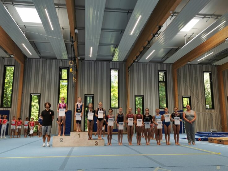 Siegerehrung Mädchen JG 2013 2014 Siegerehrung Mädchen JG 2013 2014