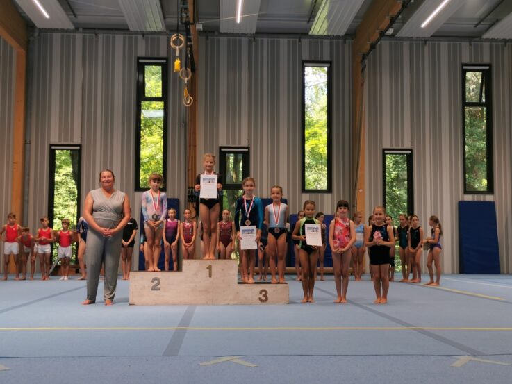 Siegerehrung Mädchen JG 2017 2018 Siegerehrung Mädchen JG 2017 2018